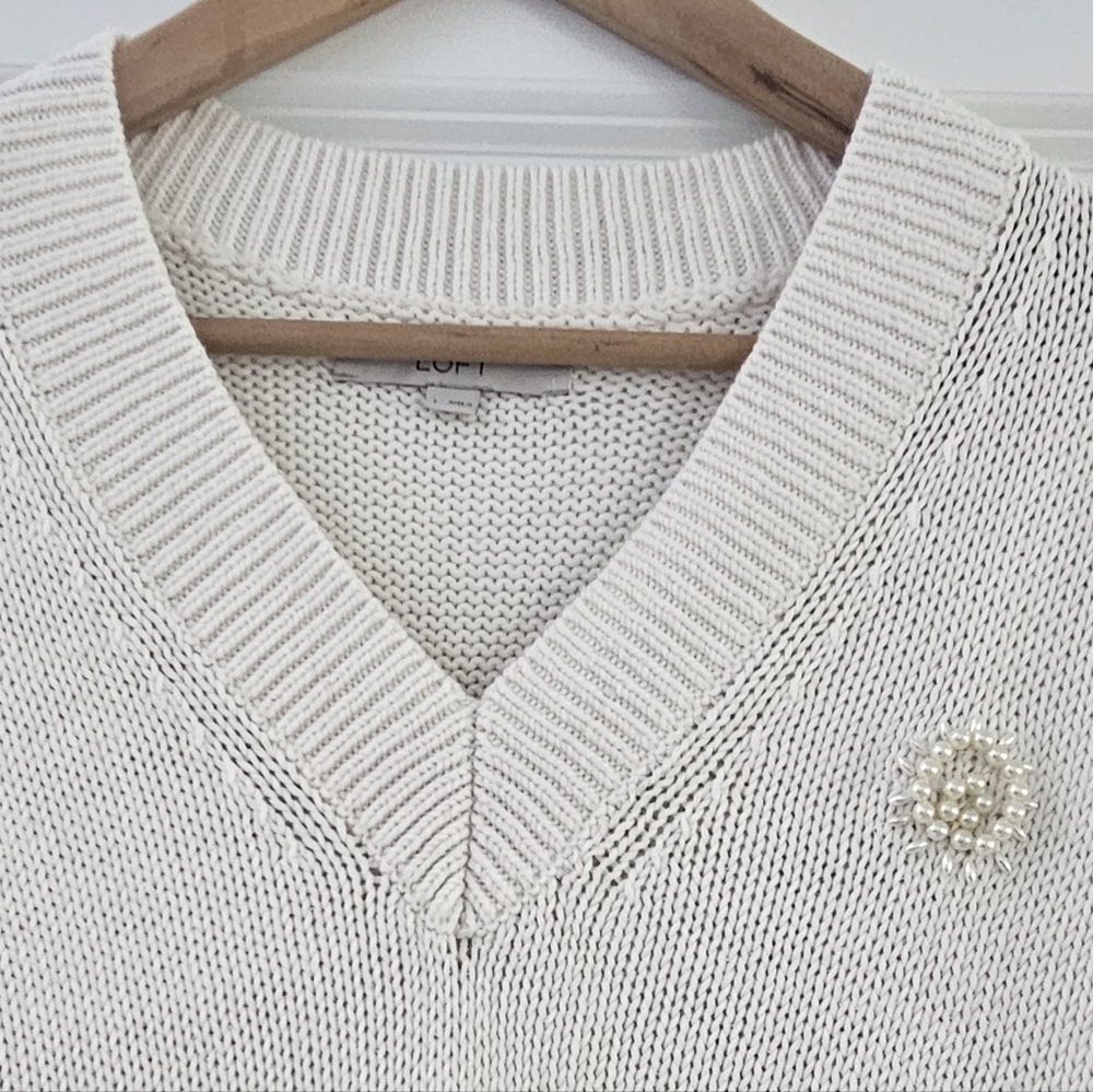 LOFT white Ivory loose knit Sweater Vest faux pearl floral embellished Size L - Picture 7 of 12